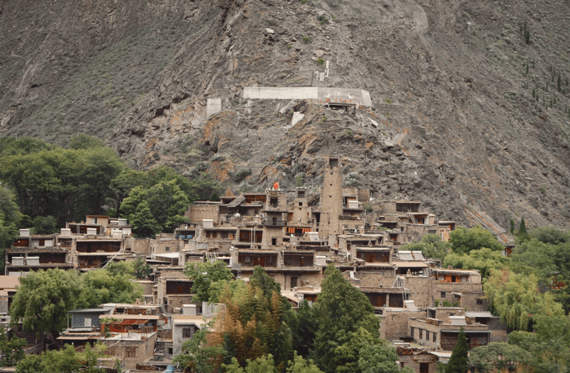 Hidden Highlands from Chengdu: Qiang Heritage & Tibetan Village Day Tour 2