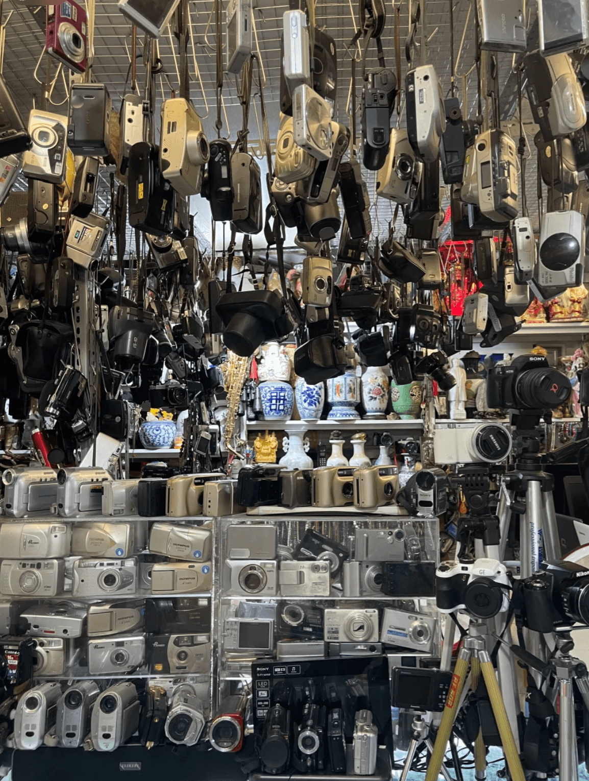 Dongjiaxi Flea Market: Uncover Vintage Treasures & Hidden Gems in Chongqing 3
