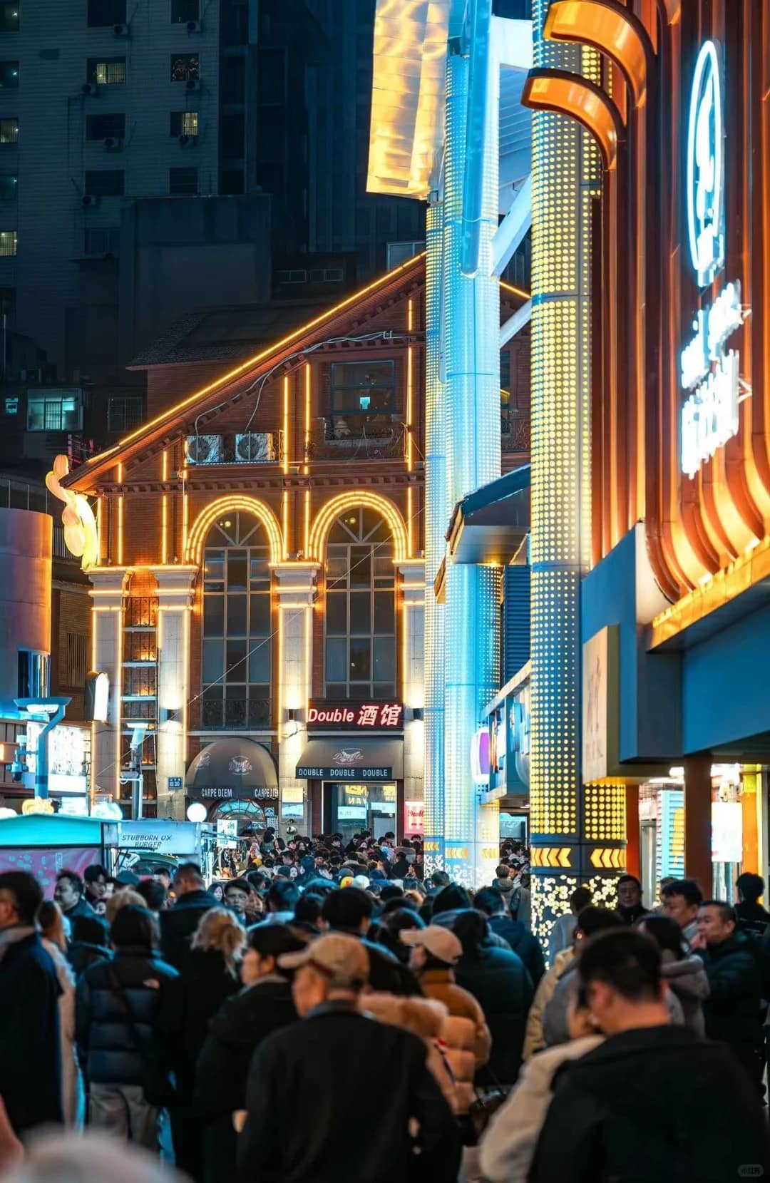 Paseo por Guiyang en un día: templos, arte y noches de neón